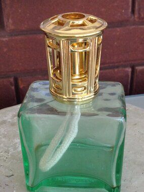 Green catalytic Fragrance Lamp (Lamp Berger) used for purifying air & diffusing